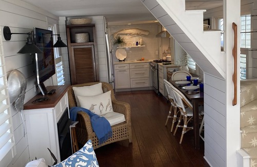 Riviera Cottage | A Charming Dollhouse by the Bay in Ocean City, NJ