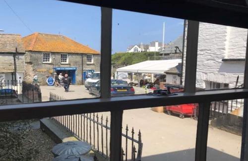 Port Isaac Cottage | A charming fisherman's cottage in picturesque Port Isaac harbour .