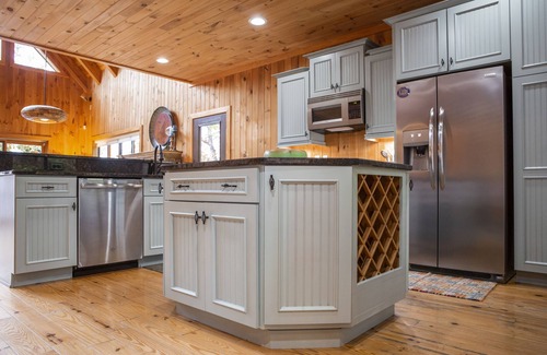 Six Mile House | A charming lakefront Lake Keowee home!