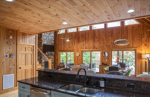 Six Mile House | A charming lakefront Lake Keowee home!