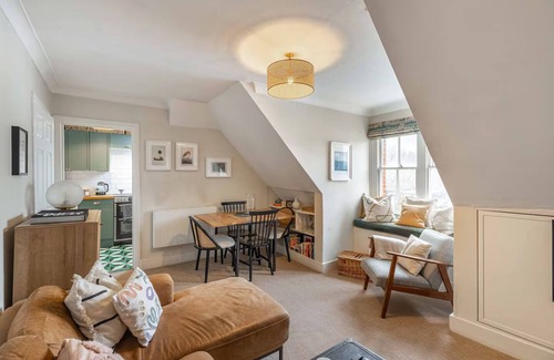 Streatham Hill Apartment | A charming one bedroom flat, fully furnished and set up up for a short term stay