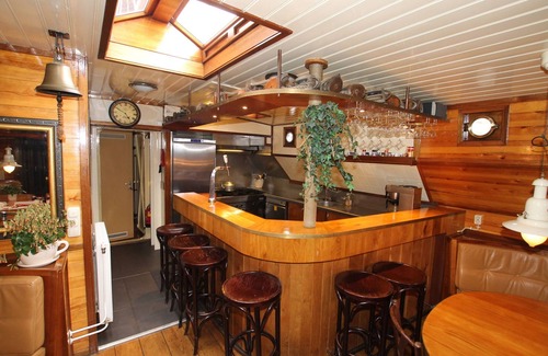 Leiden Boat Rental | A clipper built in 1911 in Leiden