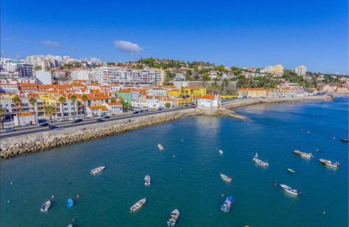 Paco De Arcos Apartment | A Coastal Retreat in Oeiras