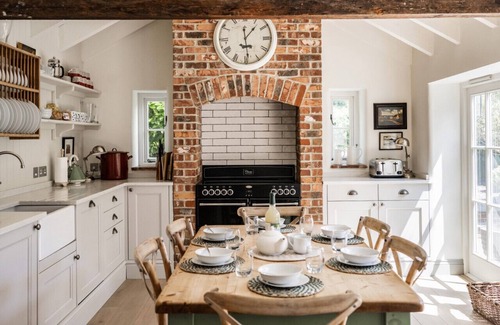 Holt Cottage | A coastal retreat walking distance from the Quay!