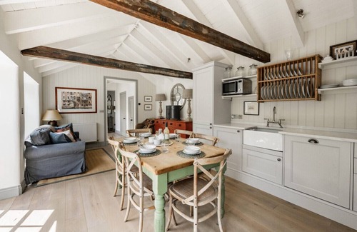 Holt Cottage | A coastal retreat walking distance from the Quay!