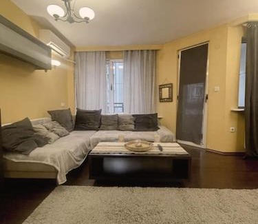 Oborishte Apartment | A Colorful Apart for a Start