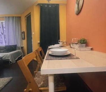 Oborishte Apartment | A Colorful Apart for a Start