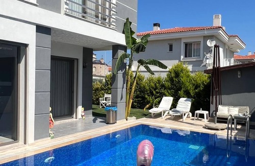 Cesme Villa | A comfortable villa with pool in Cesme VillaAtasoy