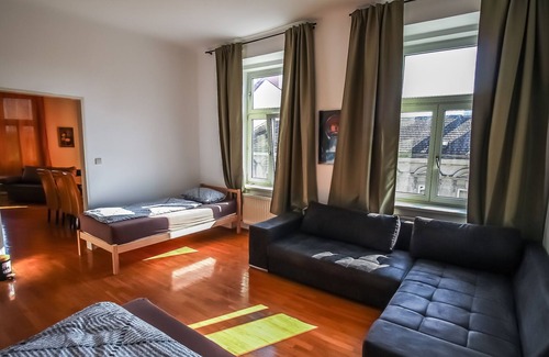 Liesing Apartment | A comfortable, well-located Luxury Apartment LV7