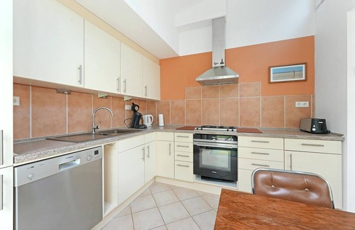 Ouddorp House | A comfortably furnished holiday home by the sea with a spacious garden and privacy for 6 people.