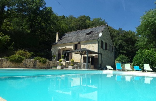 Sarlat-la-Caneda Historic Center Cottage | A corner of paradise for an unforgettable stay: gastronomy, tourism; rest .