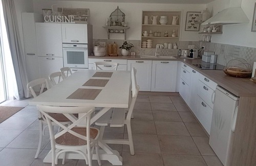 Ceyreste House | A corner of paradise, south-facing villa, sea view, enclosed grounds, relaxing pool