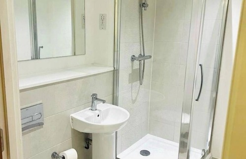 Gillingham Apartment | A Cosy 2bedroom Apartment With River View
