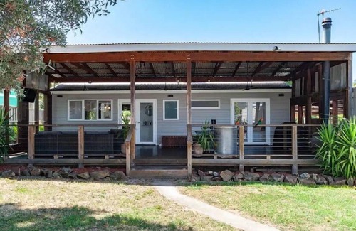 Eildon House | A cosy and quiet retreat, walking distance to town and Eildon pondage.