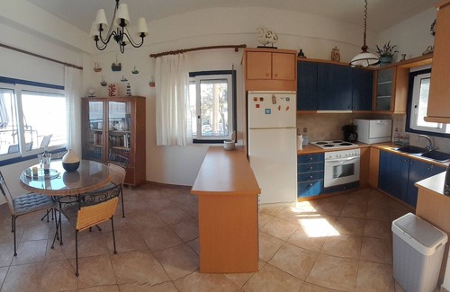 Vatera House | A cosy nest in the sea and sun. Family-sized house, 10 minutes from the beach.