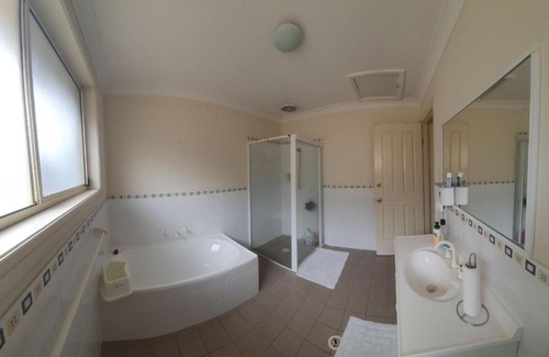 Warwick Farm House | A cosy private bedroom for you (2)