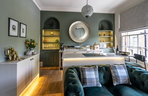 Bootham Apartment | A couples retreat that sleeps 2 guests in 1 bedroom