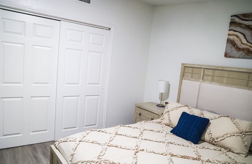 Midland Apartment | A cozy apartment at the center of a vibrant oil city, a home away from home.