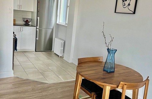 Midtown Toronto Apartment | A Cozy Home Away From Home in Downtown Toronto!