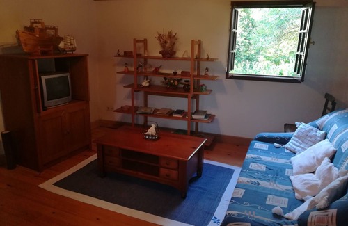 Beijos House | A cozy rustic house with essential services 25 meters away.