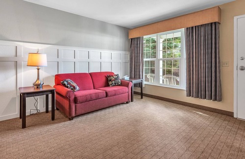Kelleys Island Condo | A cozy suite just seconds from the beach: Vineyard Suites 121
