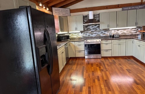 Gatlinburg - Pigeon Forge Resort | A Customized Mountain Retreat with Endless Entertainment