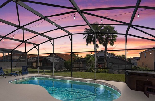 Solana House | A Dash of Magic! Family & Pet Friendly w Hot Tub, Pool, & Game Rm!