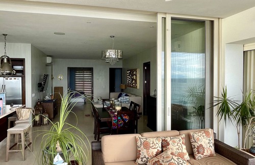 South Shore Hotel Area Condo | A Dream Worth Dreaming is a 3 bedroom 31/2 bathrooms beachfront property.