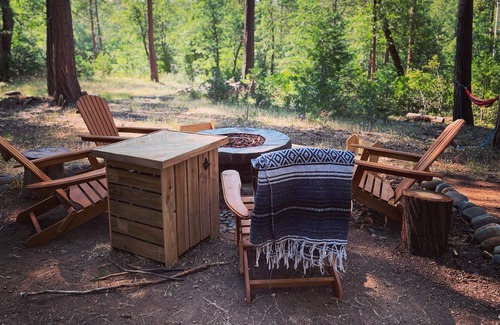 Phoenix Lake-Cedar Ridge Cabin | A family friendly cabin nestled in the beautiful Stanislaus National Forest.