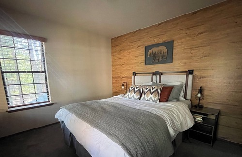 Phoenix Lake-Cedar Ridge Cabin | A family friendly cabin nestled in the Stanislaus National Forest