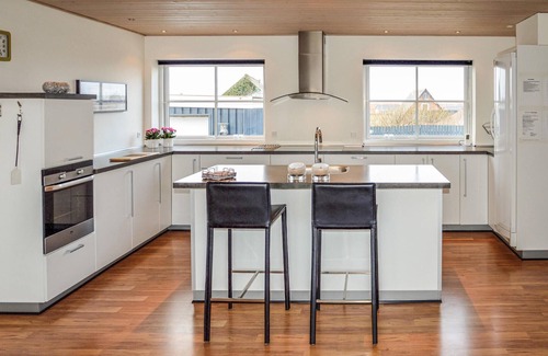 Thorsminde House | A few meters from the harbor quay and in the middle of the idyllic fishing village of Thorsminde lie