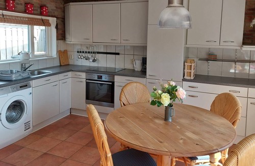 Petten Cottage | A fine vacation home in the center of Petten 500 m from dunes, sea and forest.