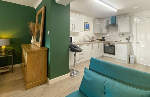 North Tidworth Cottage | A first-floor studio apartment in the centre of Tidworth.