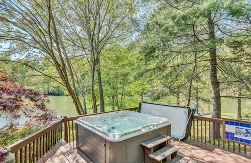 Goodview House | A-Frame of Mind - is the perfect lake mindset! Relax, unwind and take a break!