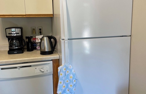 Oshkosh Apartment | A full 2-bedroom apt with free WiFi, AC in Oshkosh- a short distance to EAA!