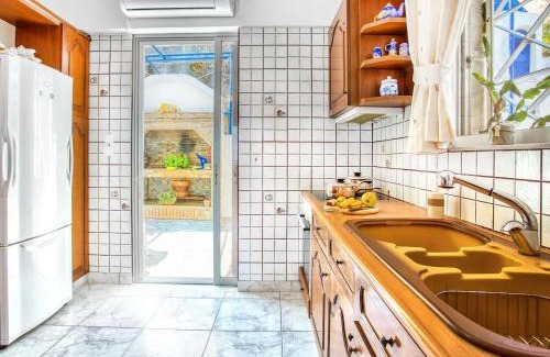 Ormos Agiou Ioannou House | A gem next to the sea and close to the airport