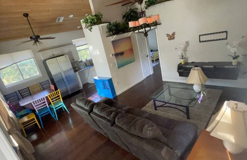 Sarasota House | A Gem of Country Charm close to everything