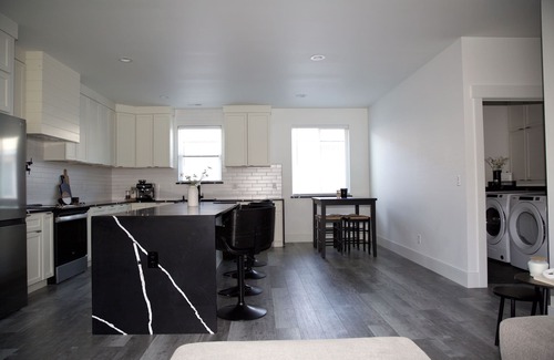 Stratford House | A getaway you need with some golf & lake