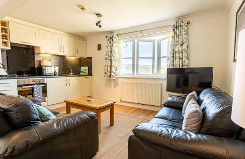 Newport Apartment | A gorgeous coastal apartment for 4 set above Newport Bay