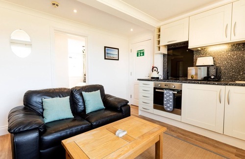 Newport Apartment | A gorgeous coastal apartment for 4 set above Newport Bay