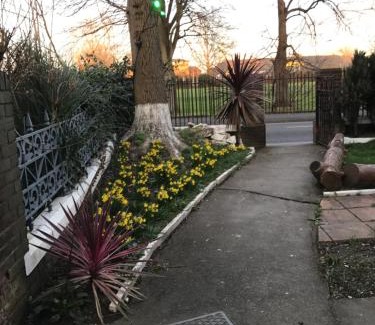 Gosport House | A Gosport Inn - Free Private Parking