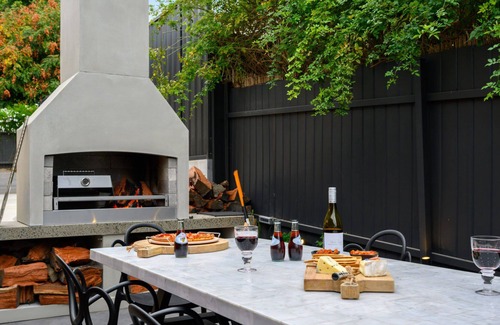 Albury Apartment | A Grade Above The Rest - Luxurious Central Apartment