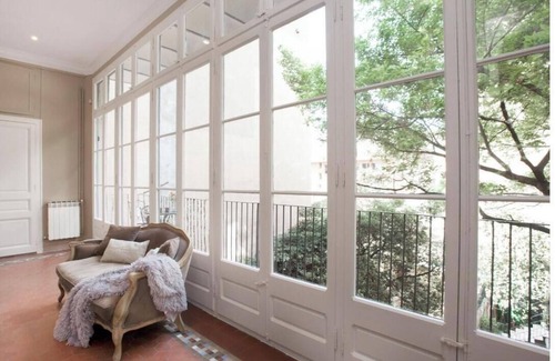 Eixample Apartment | A Grand 6-Bedroom Barcelona Residence Overlooking Rambla de Catalunya