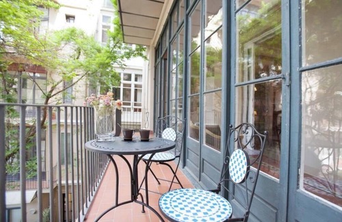 Eixample Apartment | A Grand 6-Bedroom Barcelona Residence Overlooking Rambla de Catalunya