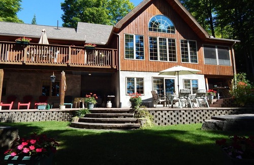 Highlands East House | A great place to make family memories in a beautiful lake front cottage.