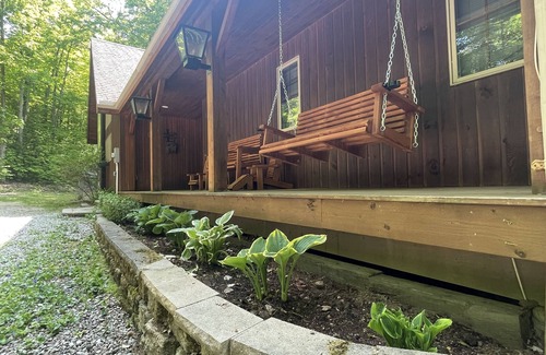 Highlands East House | A great place to make family memories in a beautiful lake front cottage.