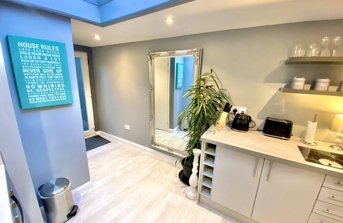 Bournemouth Apartment | A Hidden Gem With Private Hot Tub and Garden