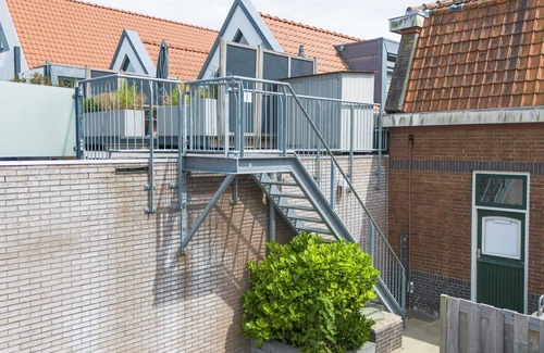 Ouddorp House | A holiday apartment in the center of Ouddorp, modernly furnished, yet only 10 minutes by bike from the sandy beach and the natural beauties of Goeree-Overflakkee.