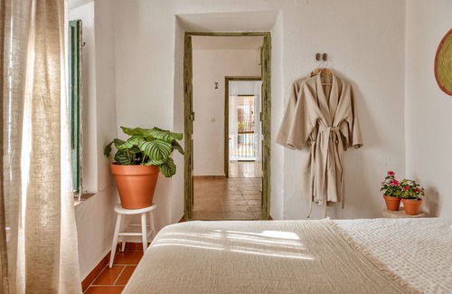 Canillas de Aceituno Bed & Breakfast | A Home Away From Home: Encanto Guesthouse