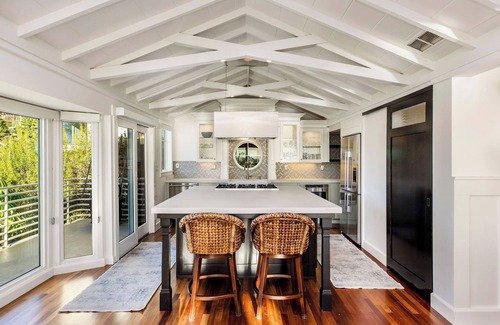 South Laguna House | A home straight out of one of your favorite Nancy Meyers films